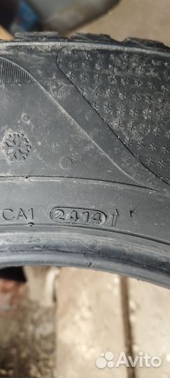 Kumho I'Zen Stud Snow KW11 225/65 R17 106T