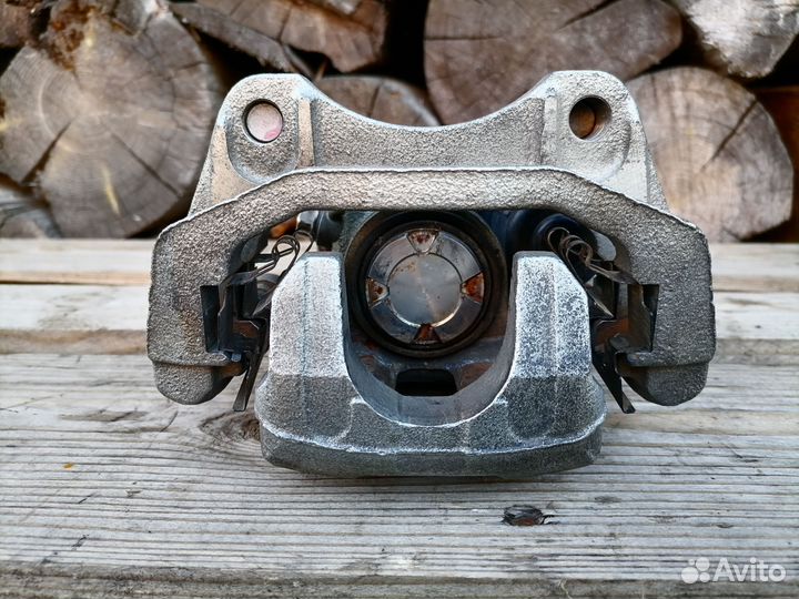 Задний левый тормозной суппорт Мазда CX-9