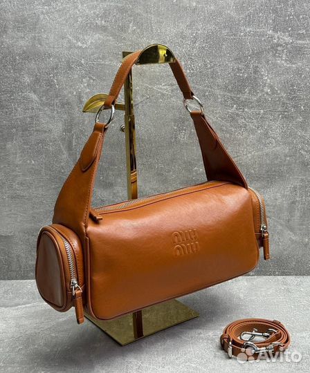 Коричневая сумка с ручкой натуральная кожа MIU MIU