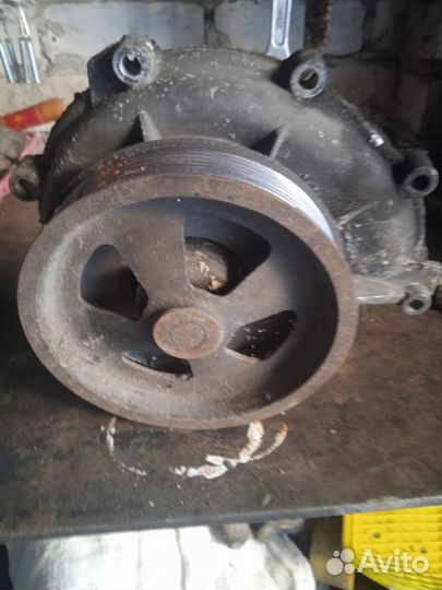 Помпа Скания 4 серии