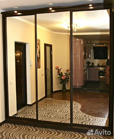 Шкаф купе с зеркалом