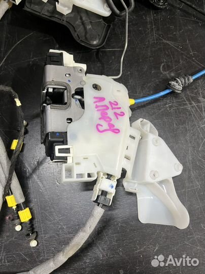 Замок двери мерседес w212