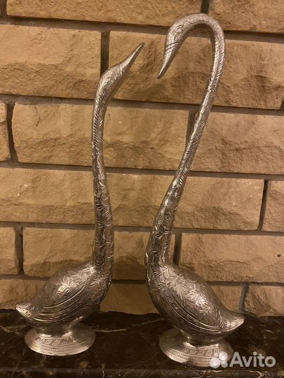 Лебеди пара