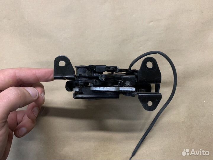 Замок капота правый Mini F60