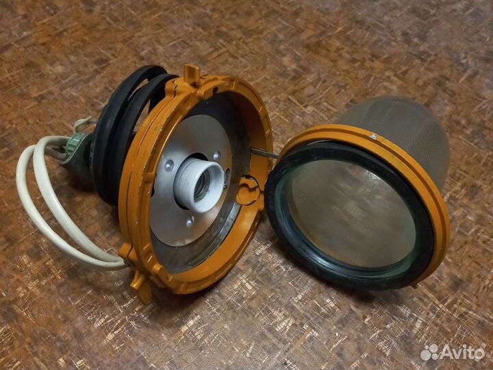 Светильник СССР уличный, пылевлагозащищённый