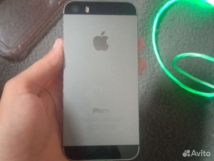 Телефон iPhone 5