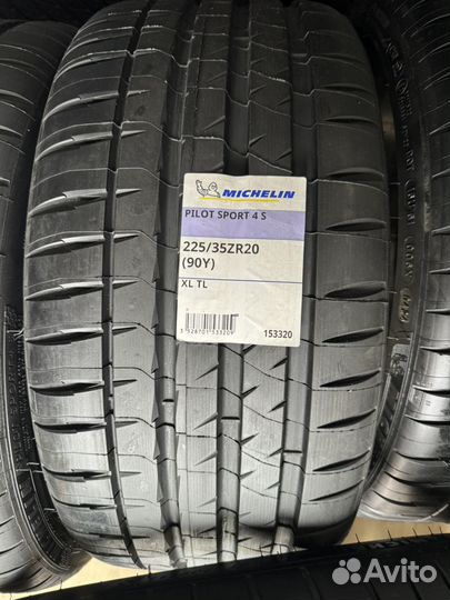 Michelin Pilot Sport 4 S 225/35 R20 и 255/30 R20 90Y