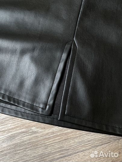 Кожаная мини-юбка размер S