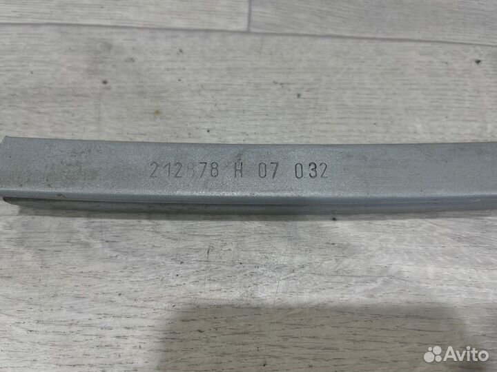 Направляющая стекла двери передняя левая Renault