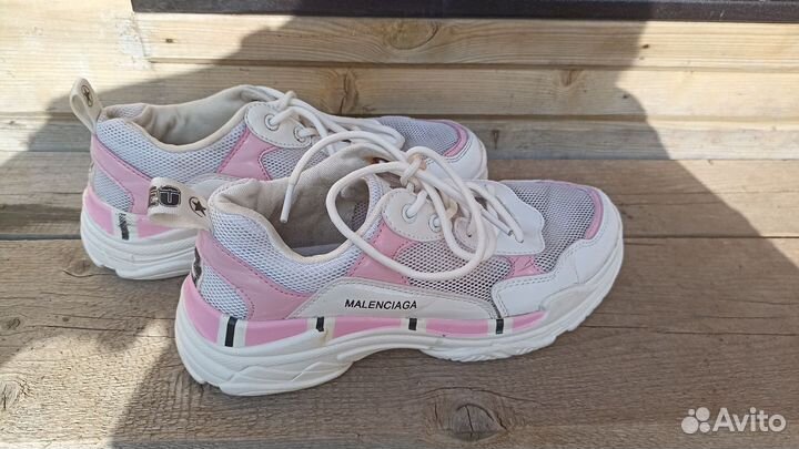 Женские кроссовки