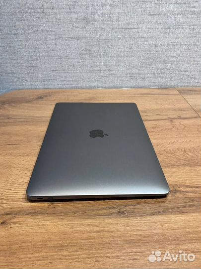 MacBook м1 8/256, 2020 года