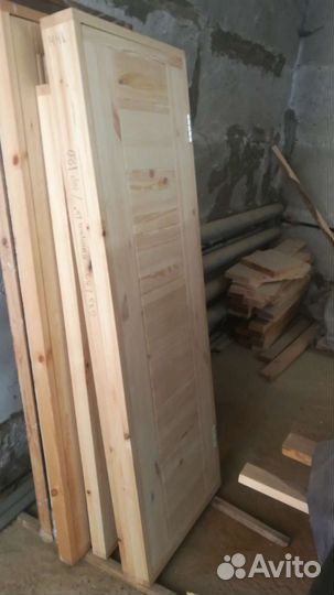 Дверь входная деревянная с коробкой