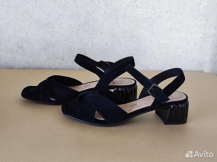 Новые замшевые босоножки 38 размера