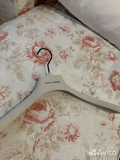 Вешалки плечики брендовые