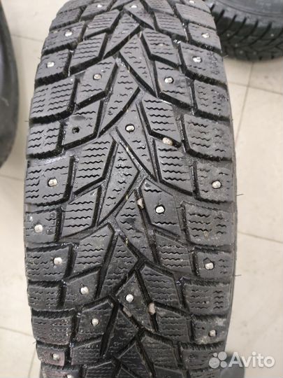 Dunlop SP Winter Ice 02 185/70 R14 92T