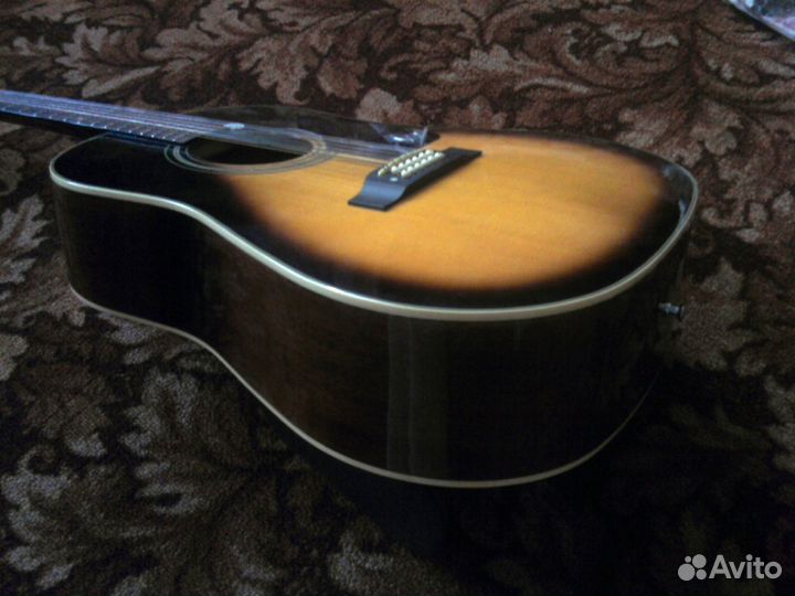 Продаётся концертная гитара