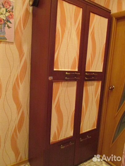 Шкаф двустворчатый