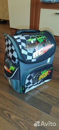 Ранец школьный для мальчика в отличном состояние