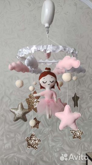 Мобиль из фетра в кроватку музыкальный