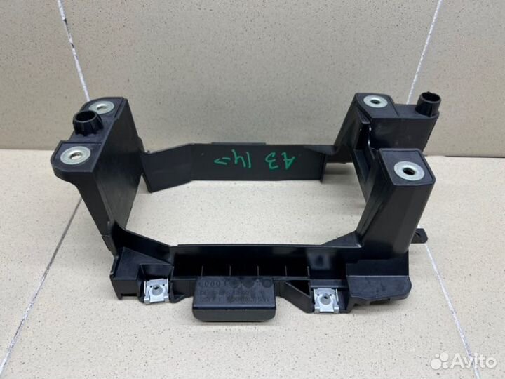 Кронштейн (сопут. товар) Audi A3 8V czca 2014