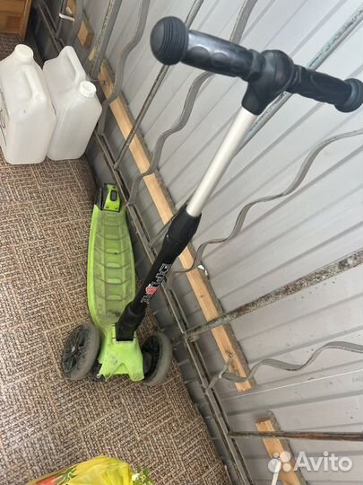 Самокат трехколесный