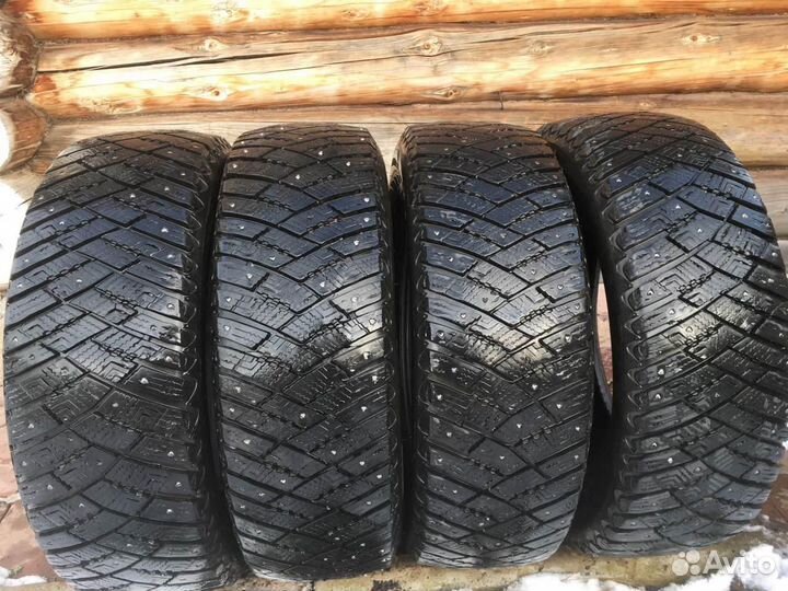 Goodyear UltraGrip Ice 215/65 R16