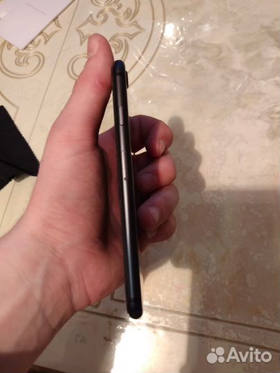 Телефон iPhone 8