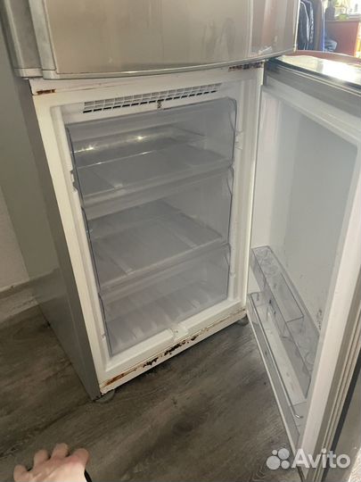 Холодильник Whirlpool