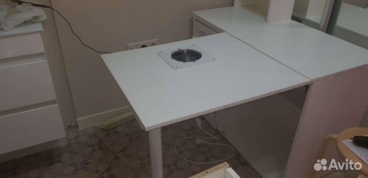 Маникюрный стол складной