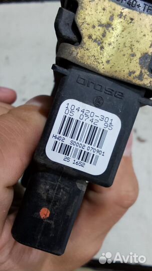 Моторчик стеклоподъемника задний правый Octavia A4