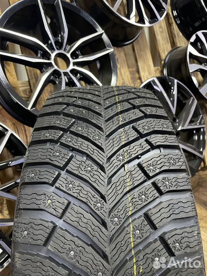 Michelin X-Ice North 4 205/55 R17 95T