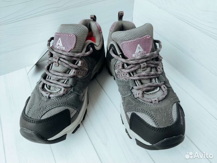 Кроссовки женские новые