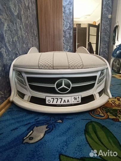 Детская кровать машина