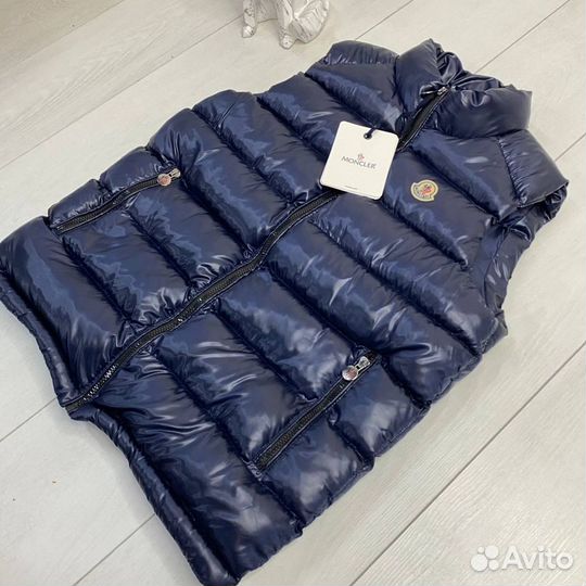 Жилетка новая Moncler