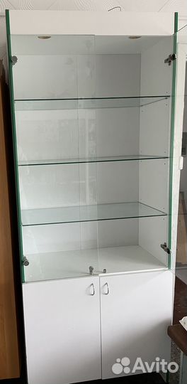 Стеклянный шкаф витрина