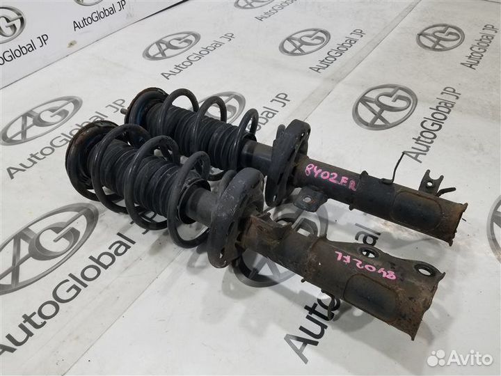 Амортизатор/стойка передняя правая Honda Vezel