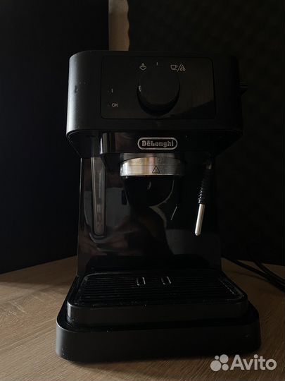 Кофеварка рожковая Delonghi 230BK