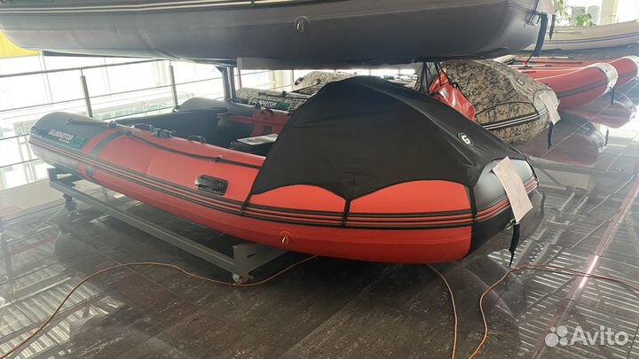 Лодка Gladiator E420PRO