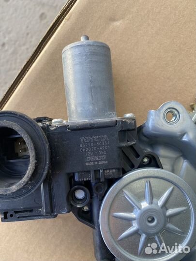 Стеклоподъёмник передний Toyota Lexus