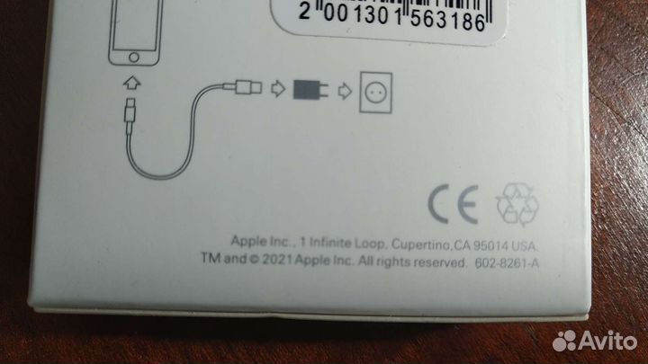 Зарядный шнур на iPhone