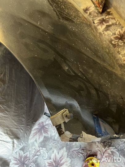 Капот на Toyota Caldina 210