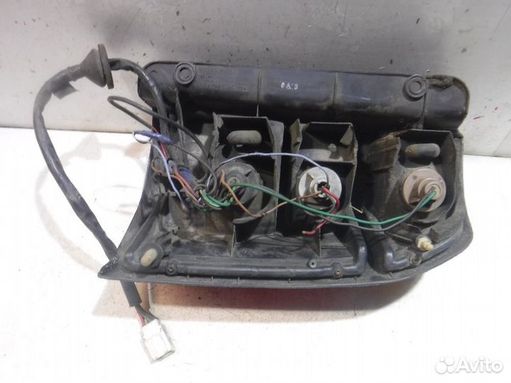 Фонарь задний левый Nissan Prairie Joy