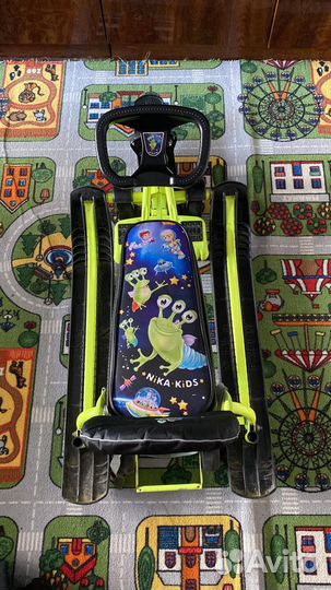 Детский снегокат со спинкой и колесами