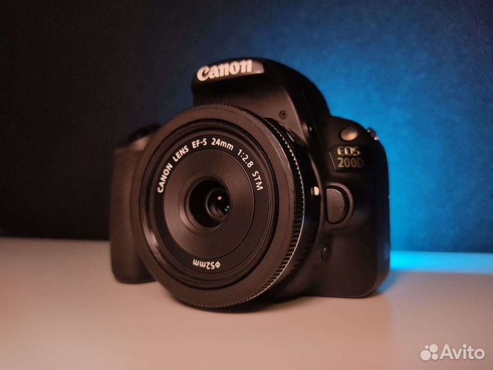 Фотоаппарат Canon 200D