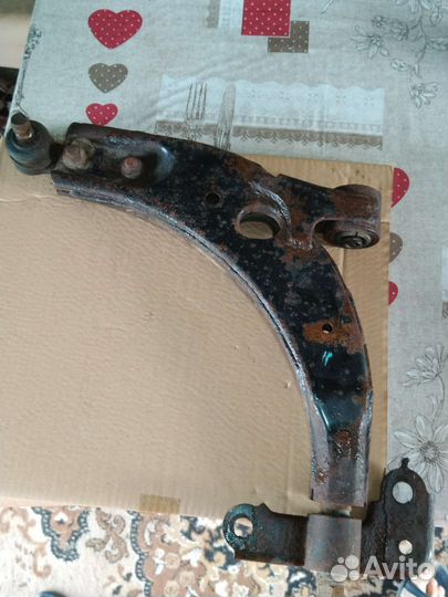 Передний нижний рычаг на Kia Spectra