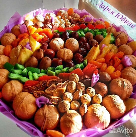 Букет из орехов и сухофруктов