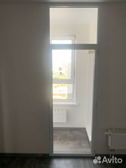 Дверь алюминиевая со стеклом