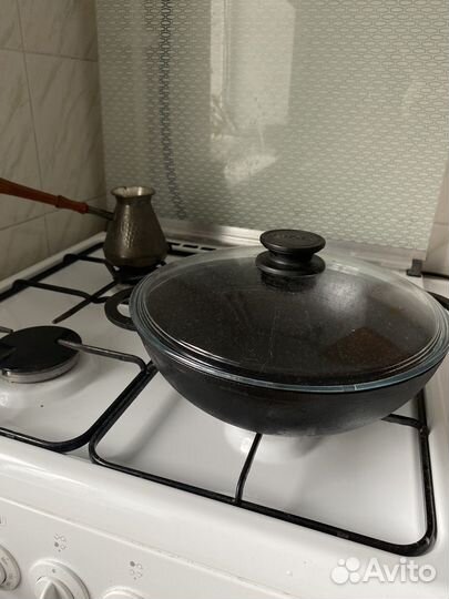 Чугунный казан с крышкой