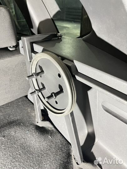 Крепление запасного колеса Nissan Terrano послегбо