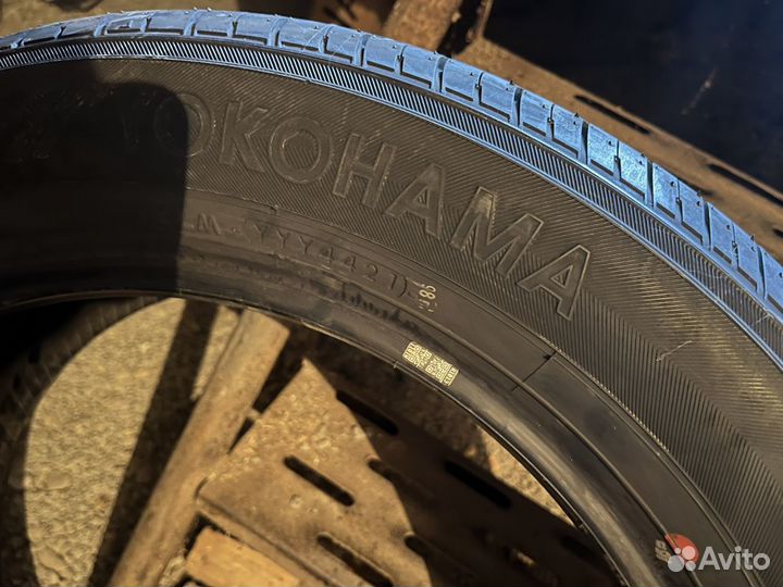 Yokohama BluEarth E70BZ 215/55 R17 94V